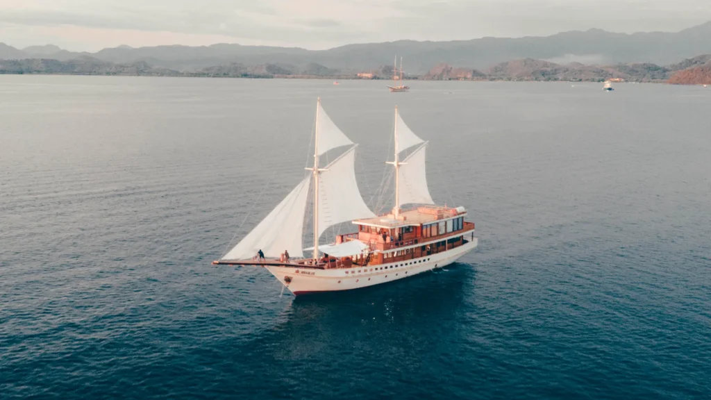 Komodo Cruise Boat Tour: Every Boat Type Compared (2026/2027)