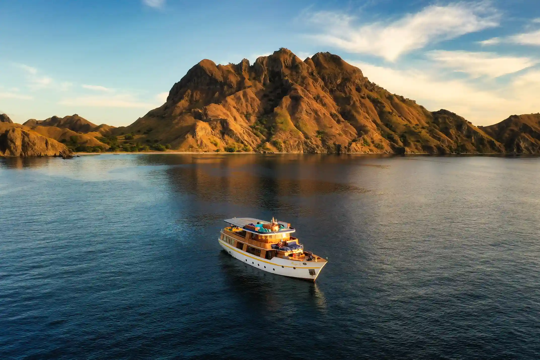 Komodo Cruise | Komodo Island | Share Trip Komodo | Private trip Komodo | Tour Komodo | Phinisi