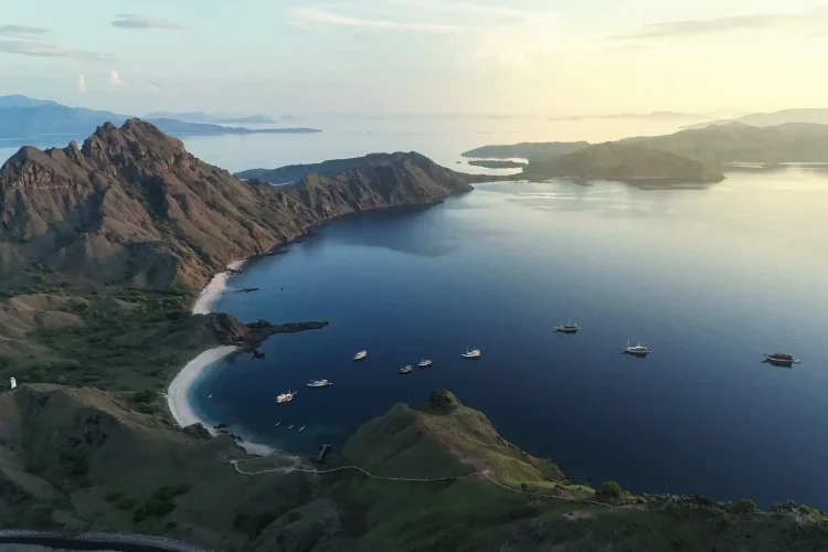 Komodo Cruise | Komodo Island | Share Trip Komodo | Private trip Komodo | Tour Komodo | Phinisi