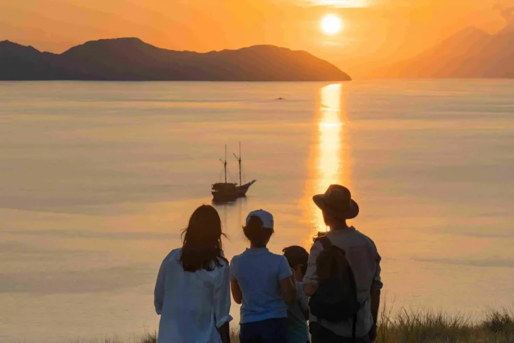 Komodo Cruise | Komodo Island | Share Trip Komodo | Private trip Komodo | Tour Komodo | Phinisi